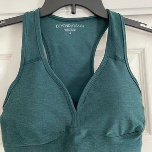 Beyond Yoga Lift Your Spirits Bra size M forest green worn once